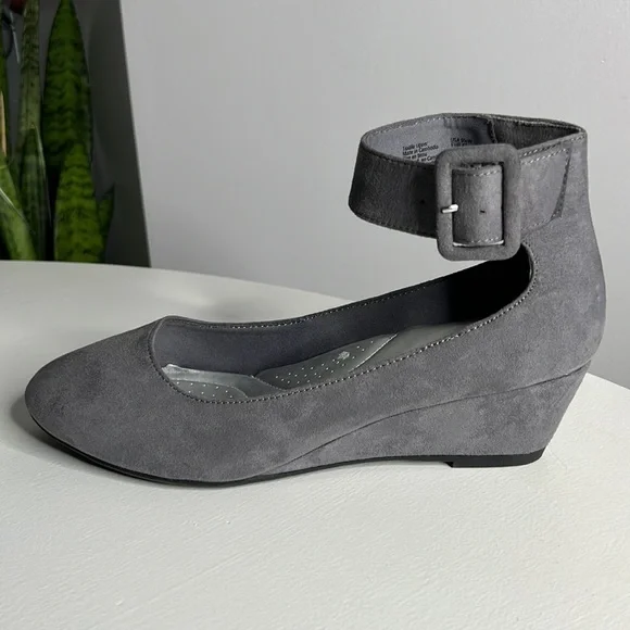 Dexflex Comfort Gray Suede Casual/Work Shoe - Picture 3 of 8